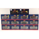 Bachmann: A collection of assorted wagons comprising, 37-2012K (4),