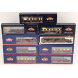 Bachmann: A collection of boxed coaches comprising, 39-127A, 39-027, 34-476, 33-850B, 39-152D,