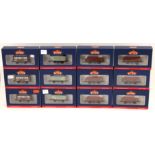 Bachmann: A collection of assorted wagons comprising 37-113 (3),