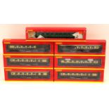 Hornby: A collection of coaches comprising, R4009C, R4478, R4483, R4480, R4476, R4487,