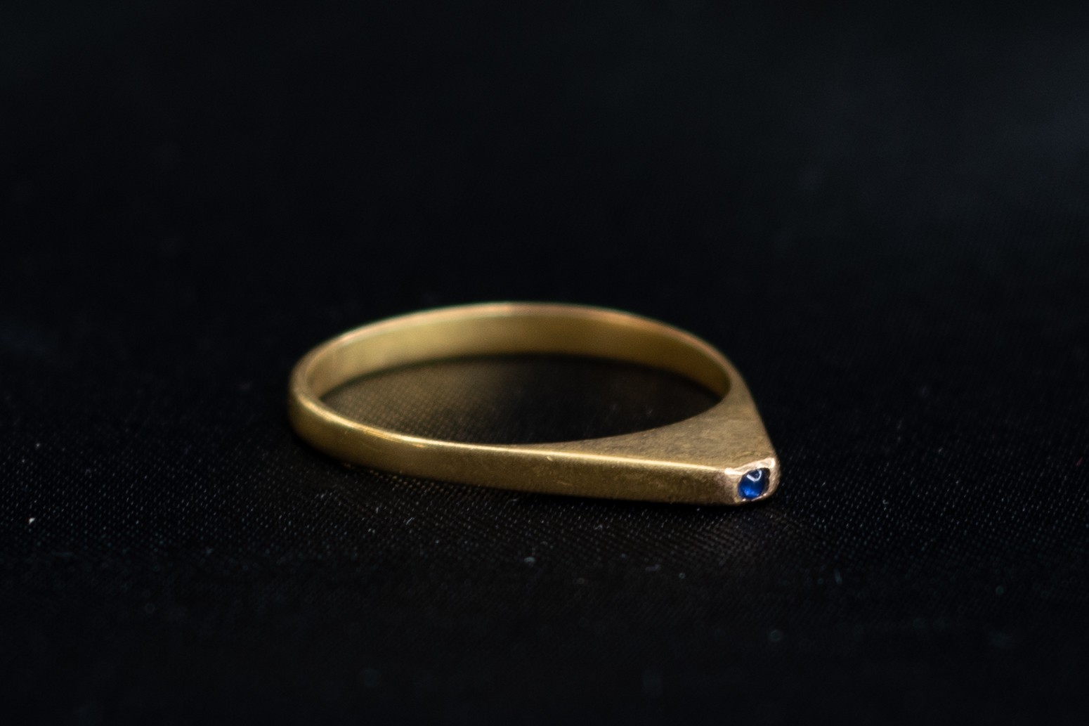 Medieval (13th-15th century AD) Gold stirrup ring with plain band rising sharply at the shoulders