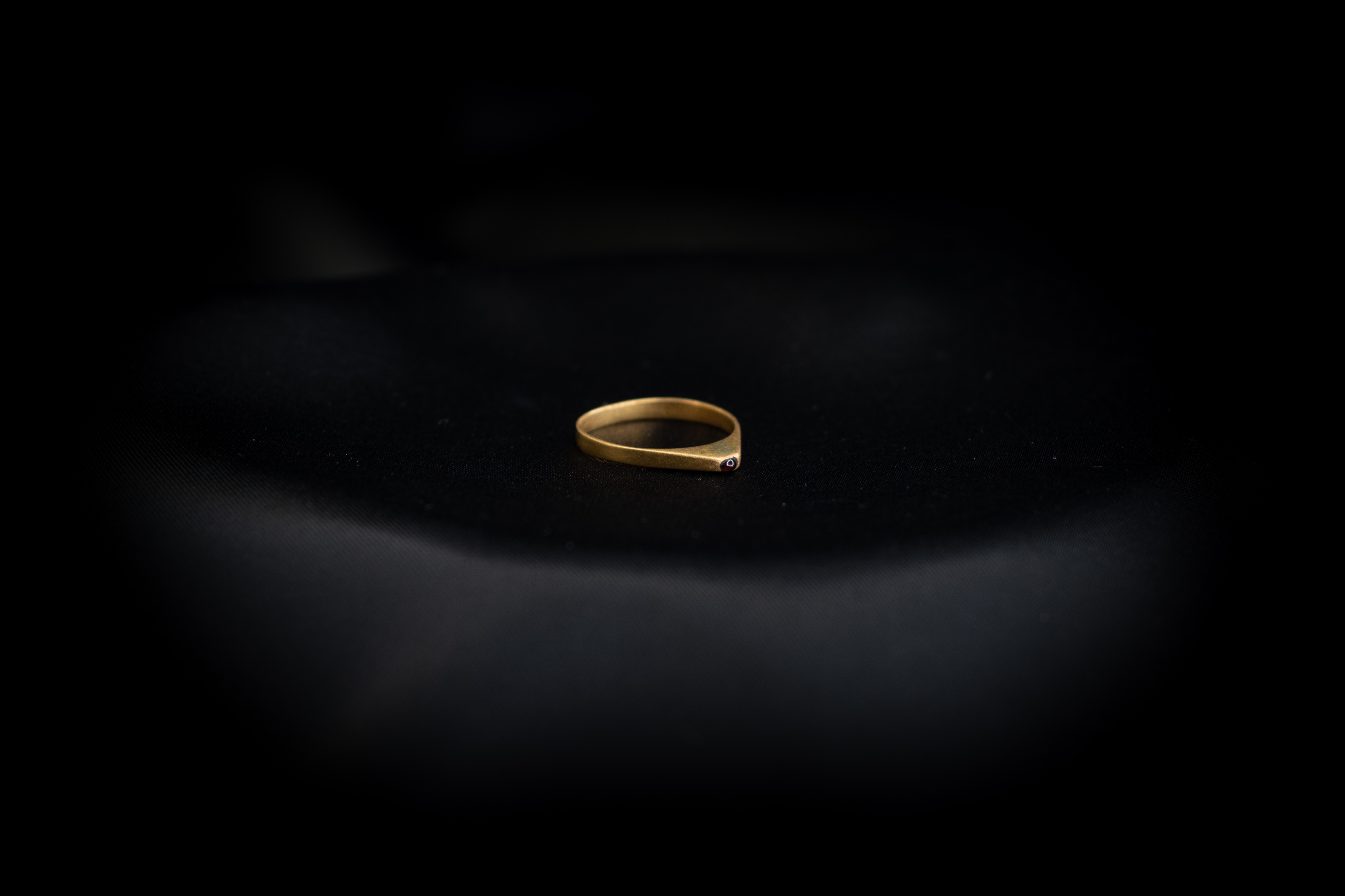 Medieval (13th-15th century AD) Gold stirrup ring with plain band rising sharply at the shoulders