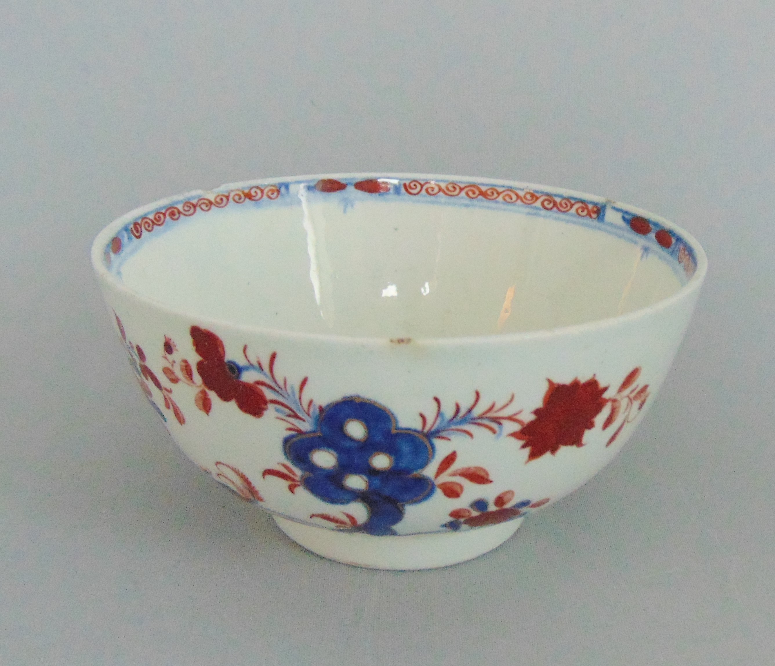 A Lowestoft small bowl painted with the 'Two Bird' pattern in underglaze blue, - Image 2 of 2