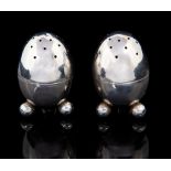 A pair of Victorian silver egg/ovoid shaped pepper pots, Elkington & Sons, Birmingham, 1896, 2.