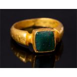 Roman Gold And Emerald Finger Ring, Circa 4th Century AD.