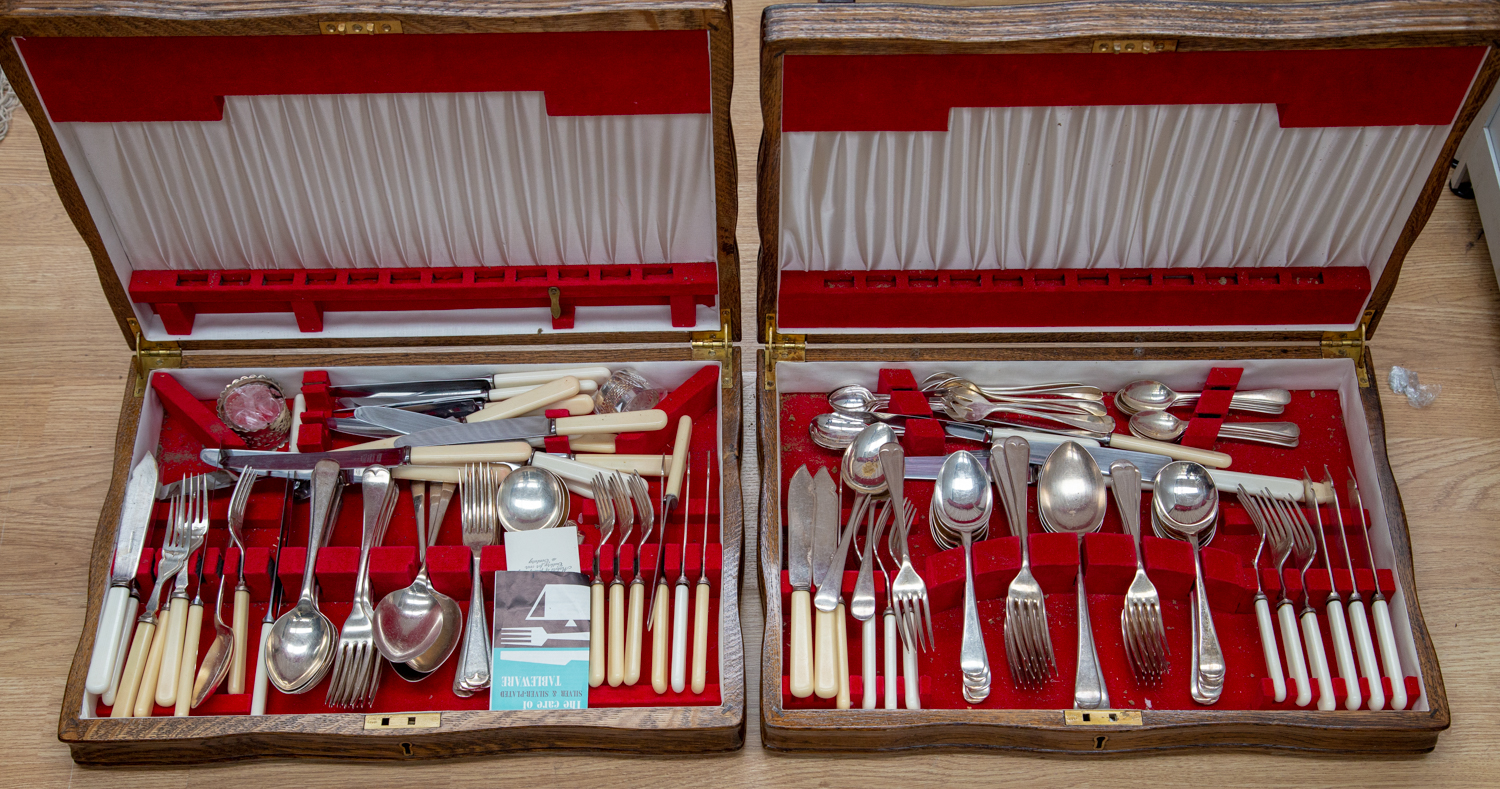 Two early 20th Century oak canteens of cutlery, - Bild 3 aus 3