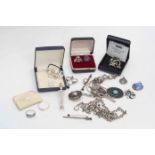 A collection of silver jewellery to include an Edinburgh marked brooch, Blue John ring,