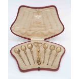 A cased set of Edward VII silver gilt Coronation spoons/sugar tongs,
