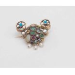 An Edwardian novelty brooch, as a carriage, set with assorted gems, pearl crown, stamped 9ct, 3.