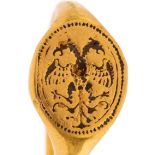 A gentleman's late 16th early 17th century yellow gold intaglio seal signet ring,