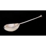 A Charles I silver seal top spoon, hallmarked for Waveney Valley c1625