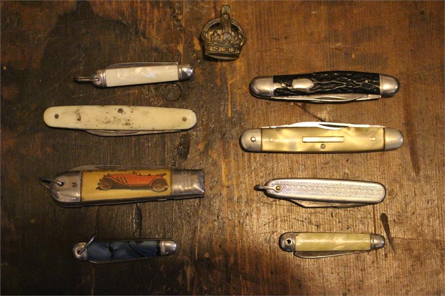 Eight vintage pocket pen knives to include a Mercedes 1928 pen knife 98)