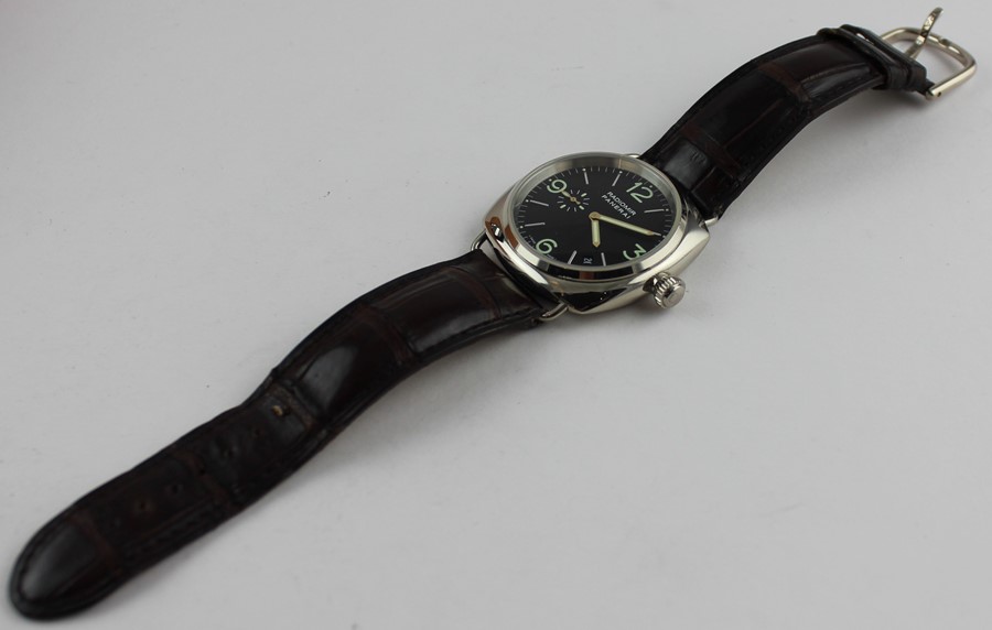 A scarce gentleman's 18ct. white gold Panerai Radiomir 40MM OG automatic chronometer wrist watch, - Image 3 of 11