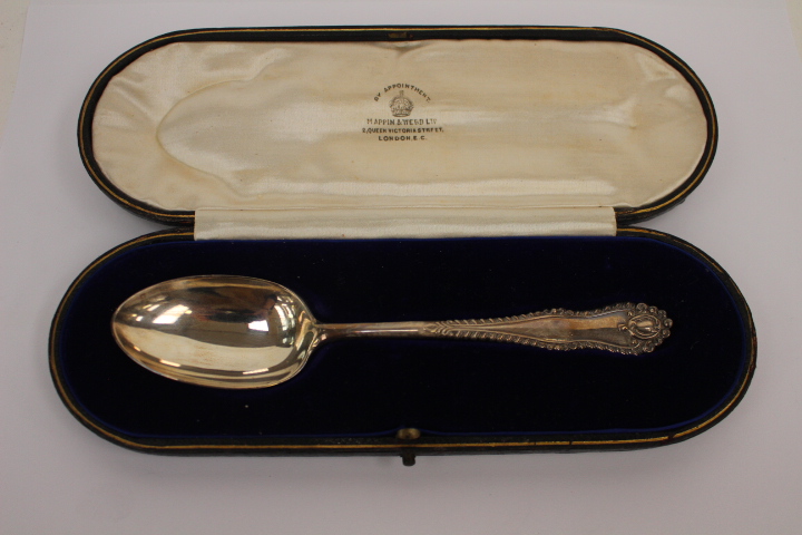 A Mappin and Webb cased spoon, 1917,