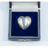 A Mappin and Webb silver heart shape desk weight, 2.