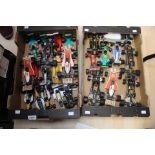 Two trays of large scale diecast F1 race cars by Corgi, Maisto, Bburago,