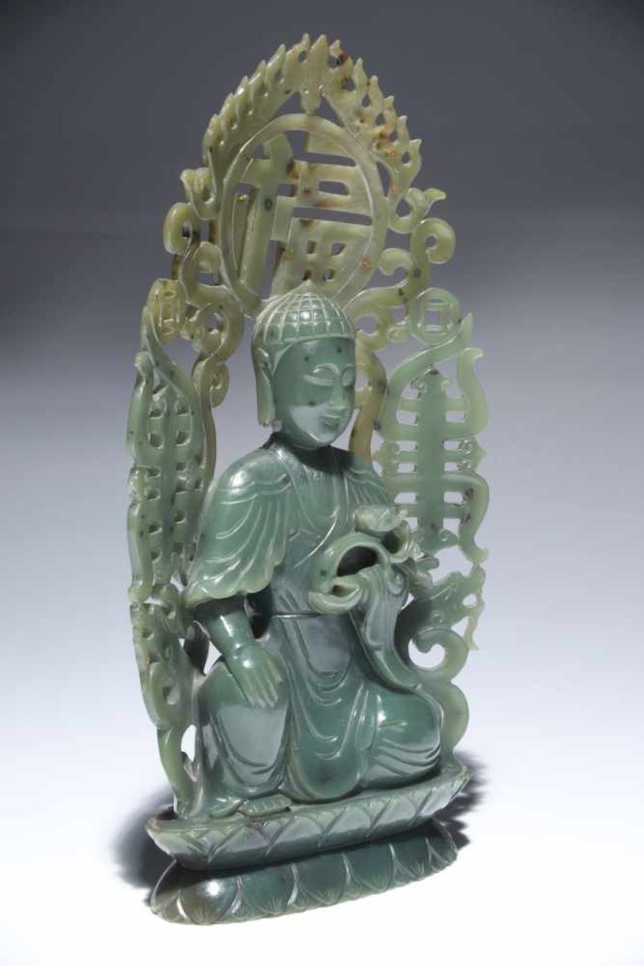 GREEN JADE BUDDHAjade,China, Qing DynastyH: 26,5 cmbuddha on a double lotus,with open work mandorla - Bild 3 aus 3