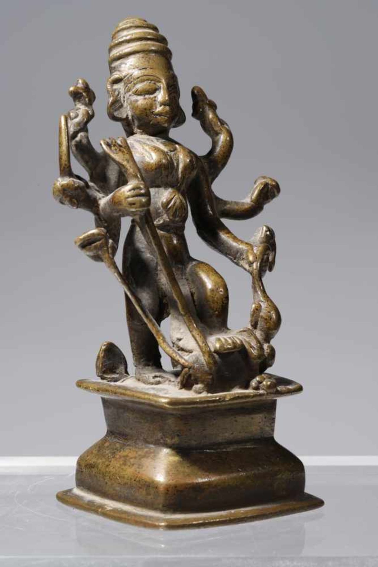 MAHISHASUR MARDINI MOTHER GODDESS DURGAbronzeSouth-India, 18th centuryH: 16 cm Functioning as an - Bild 2 aus 3