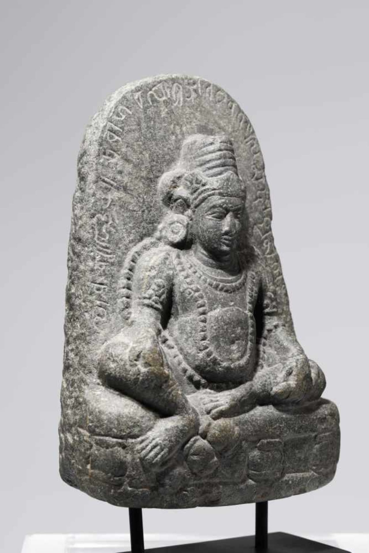 YELLOW JAMBHALAstone,Nepal, 17th centuryH: 20 cmSitting in the vajra position , his left hand - Bild 3 aus 3