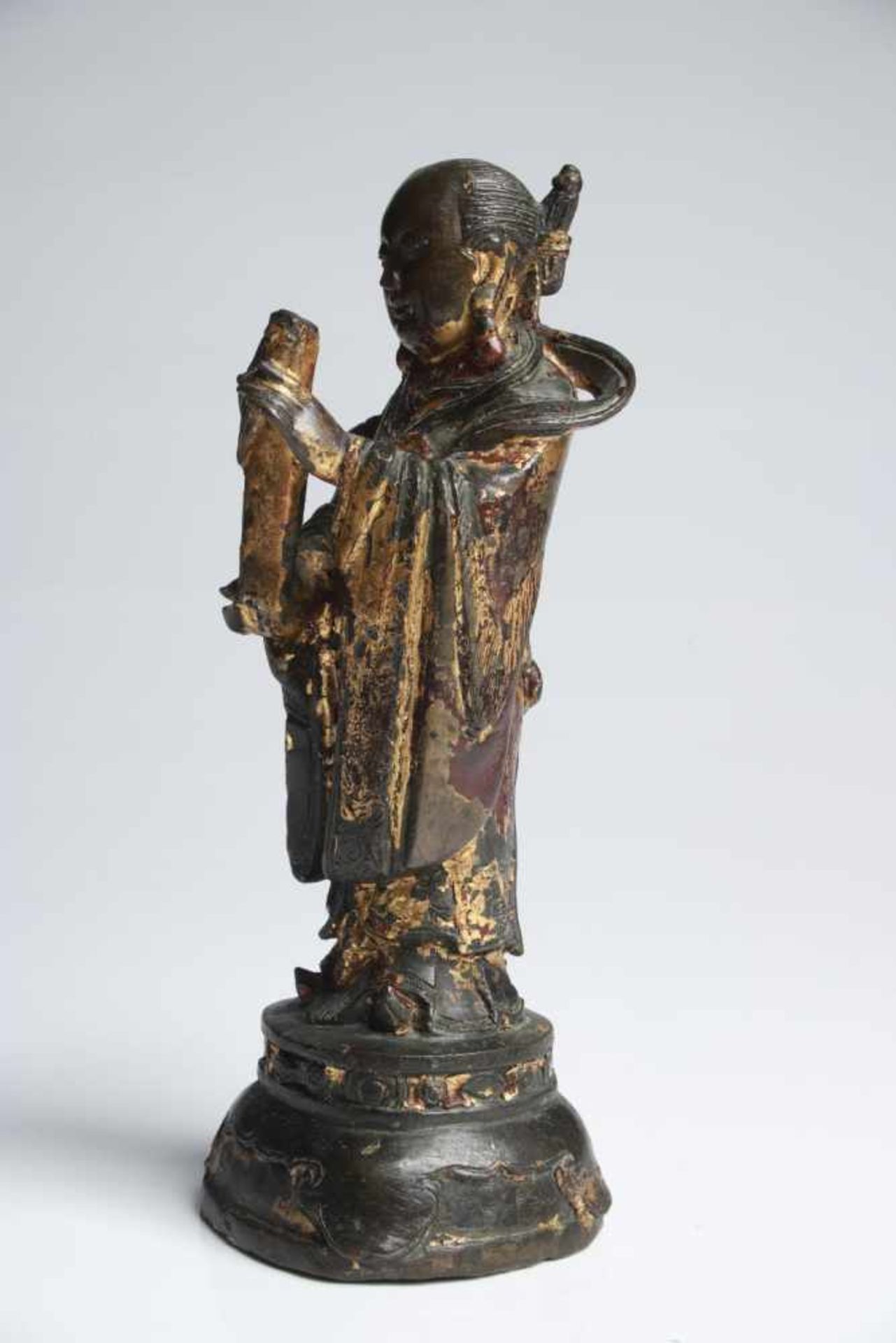SCHOLARbronze with traces of Lacquer and goldChina, 16th centuryH: 23 cm - Bild 3 aus 3
