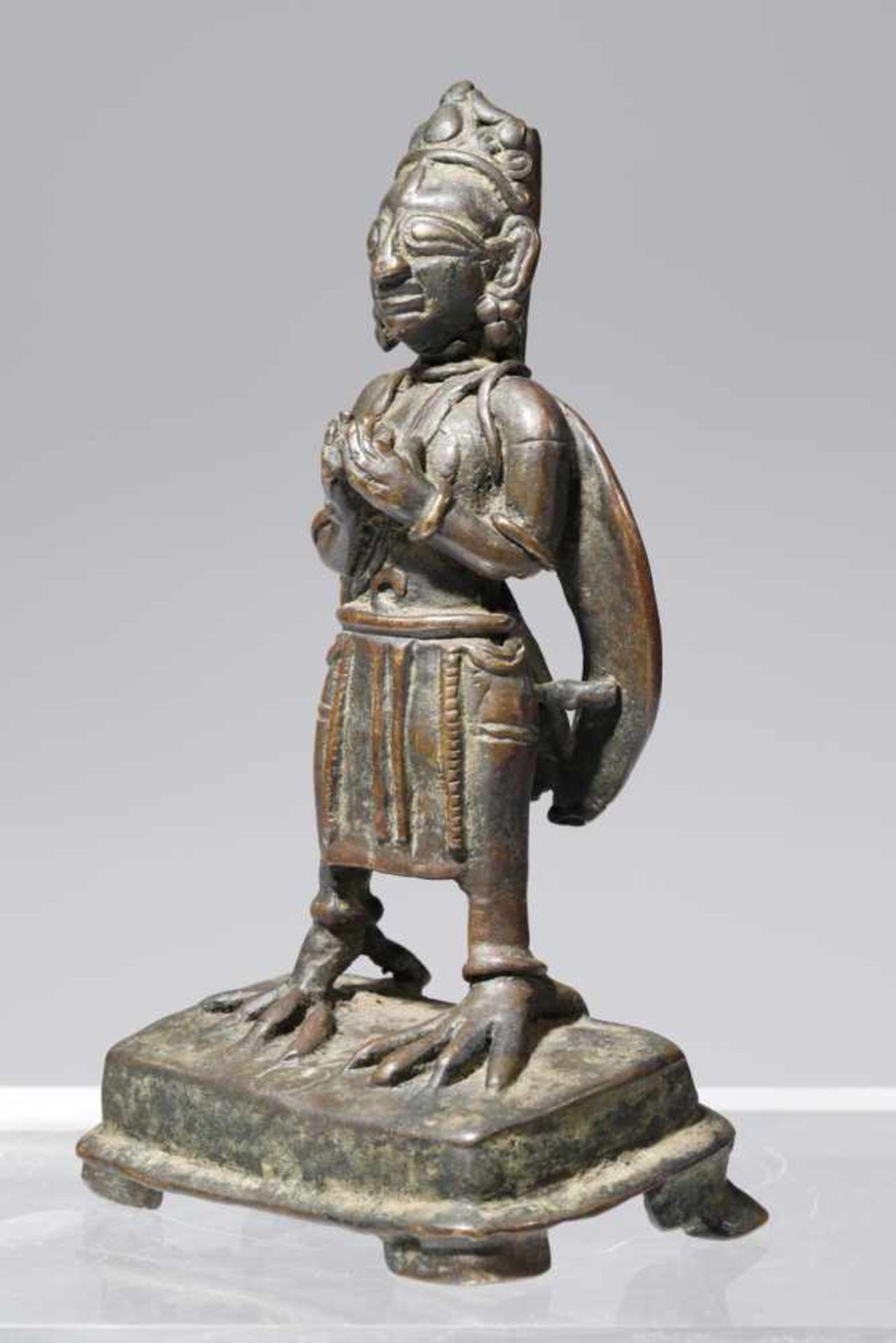 STANDING GARUDABronzeIndia, 17th Century H: 15 cmRare standing Garuda, both hands in front of his - Bild 3 aus 3