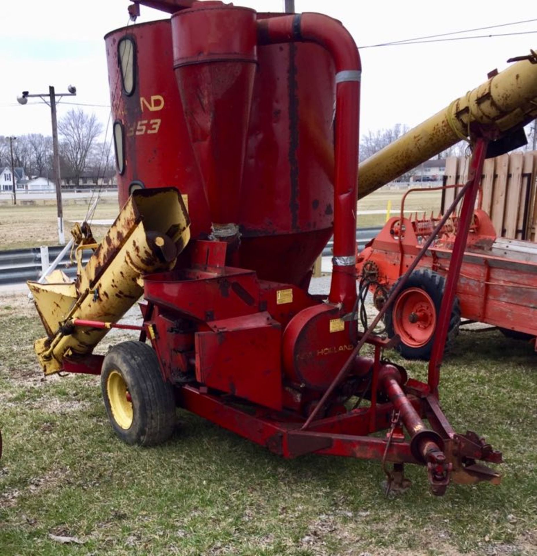 NH 353 Feed Grinder