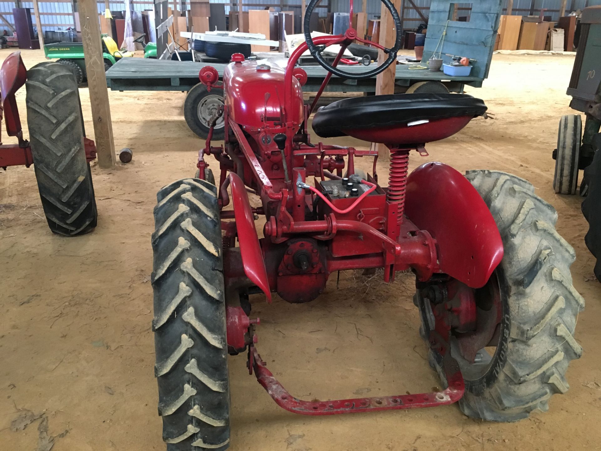 International Cub tractor - Image 2 of 5