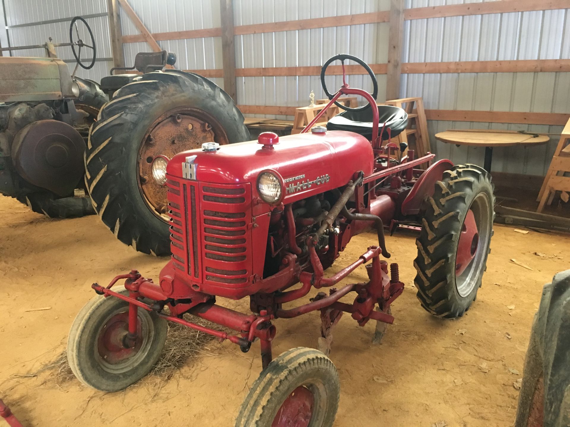 International Cub tractor - Image 4 of 5