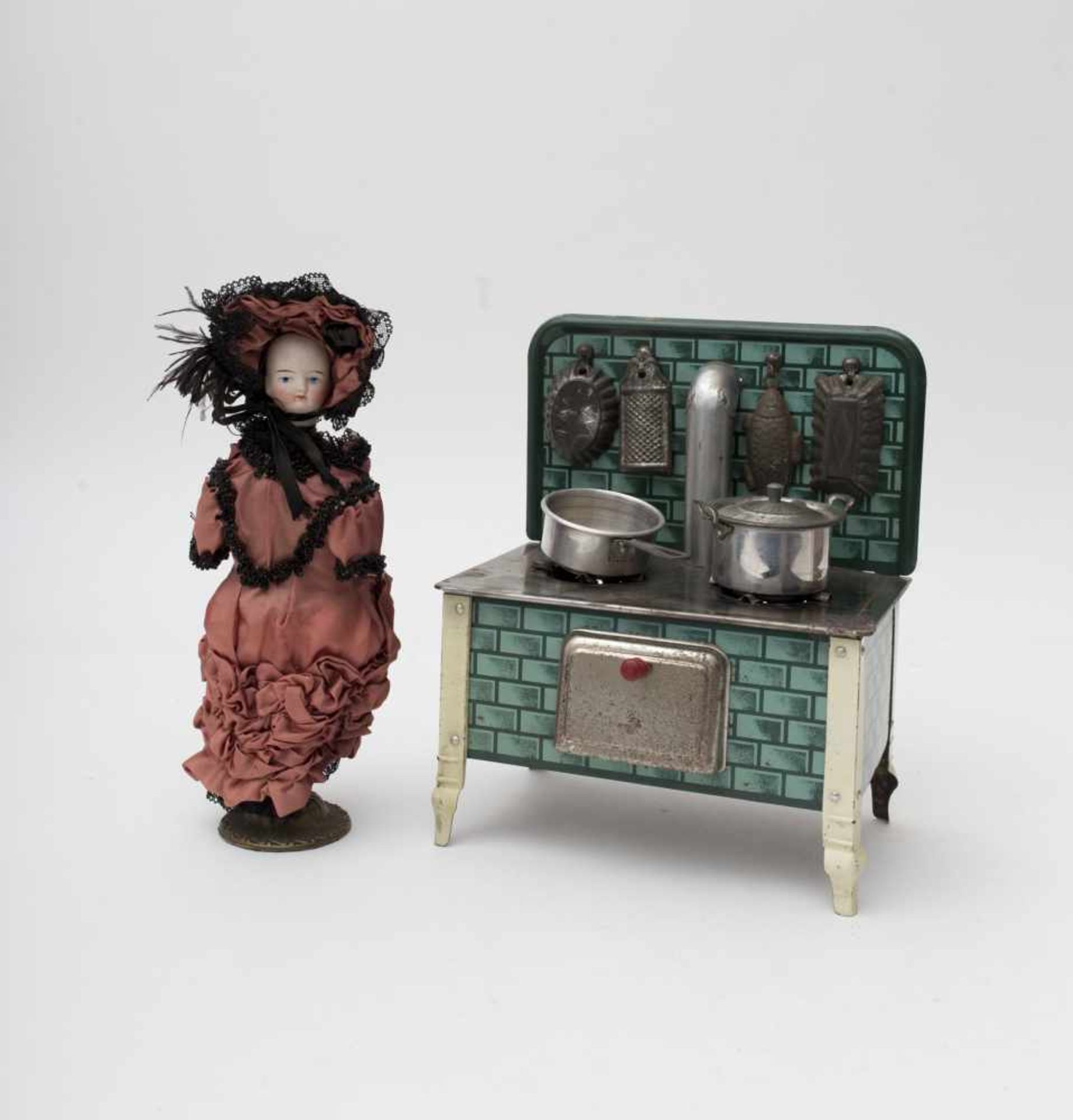 Small kitchen stove Made of polished metal and lithographed with cake moulds. Biscuit head on a