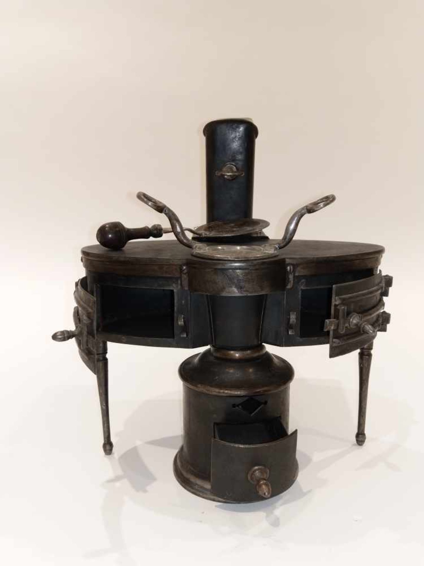 Small kitchen stove Cast iron with an ashtray and heating plates, original chimney 28 x 33 x 32.