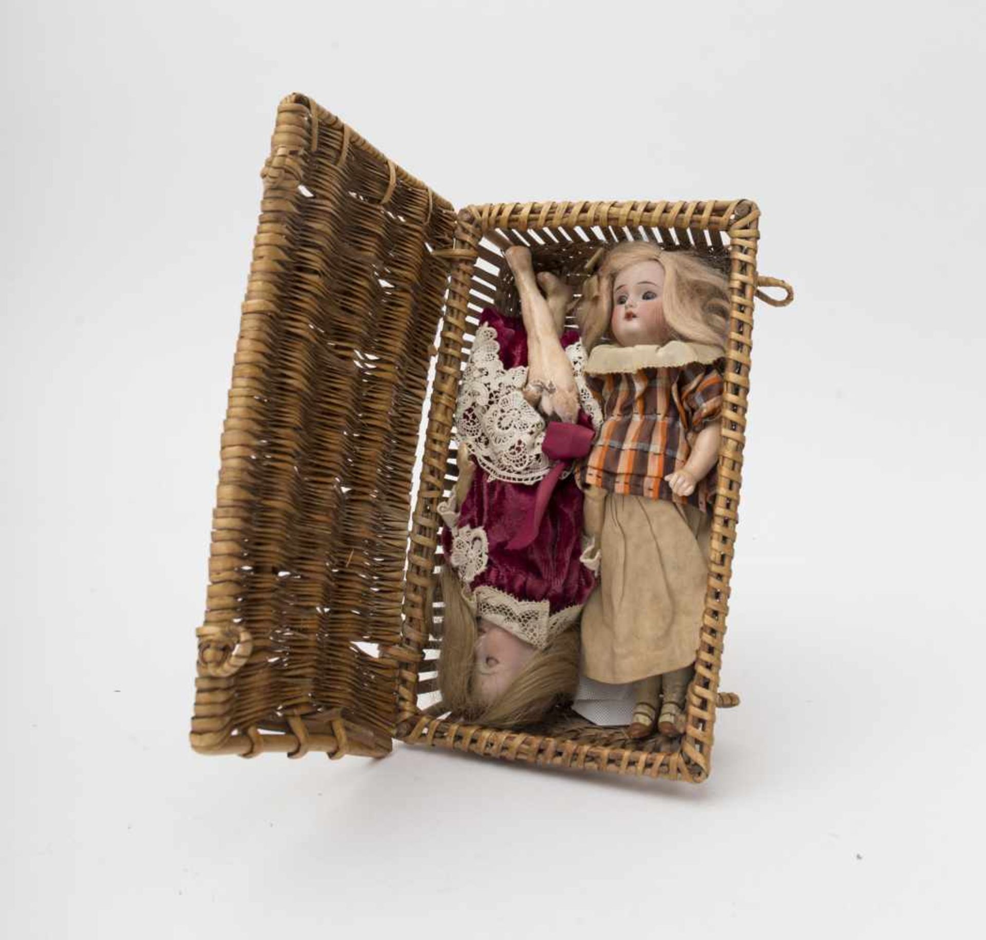 Wicker basket With lid, containing 2 dolls, biscuit head, open mouth, composition body, German make,