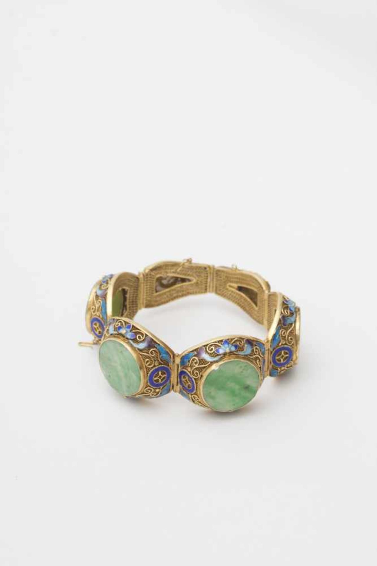Bracelet set with jade - China, 20th century Articulated, comprised of 3 gilded silver filigree