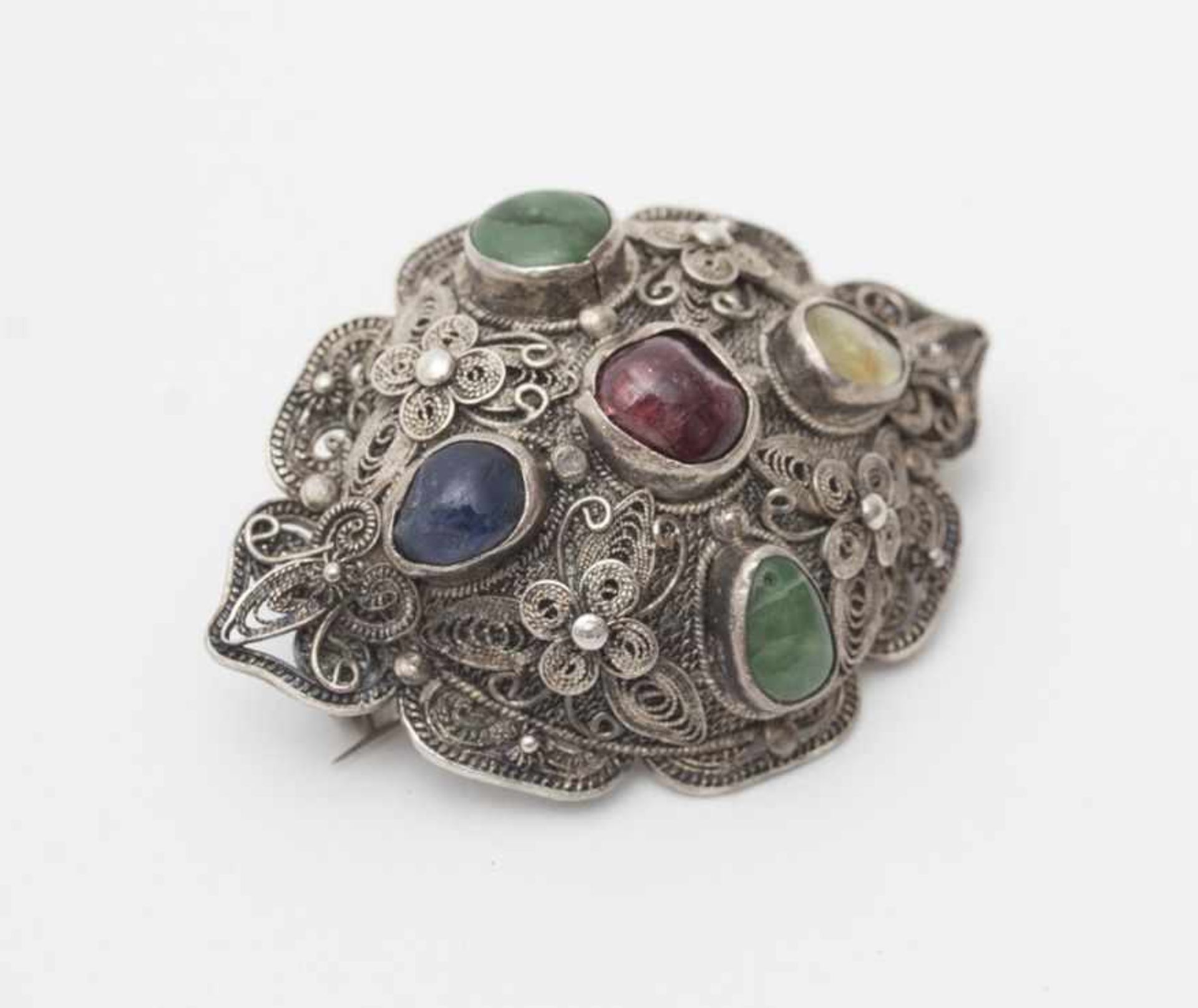 Brooch - China, 20th century Silver filigree with floral pattern, set with 5 cabochons, probably
