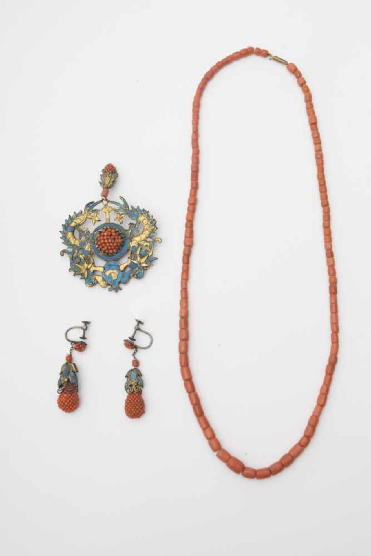 Set of coral and kingfisher feather jewelry - China Composed of a pendant, a necklace, and a pair of