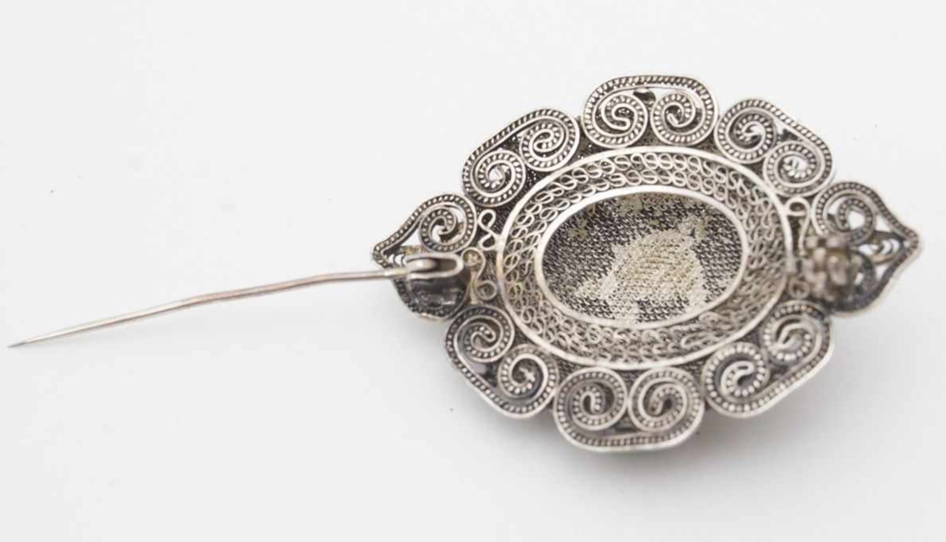Brooch - China, 20th century Silver filigree with floral pattern, set with 5 cabochons, probably - Bild 2 aus 2