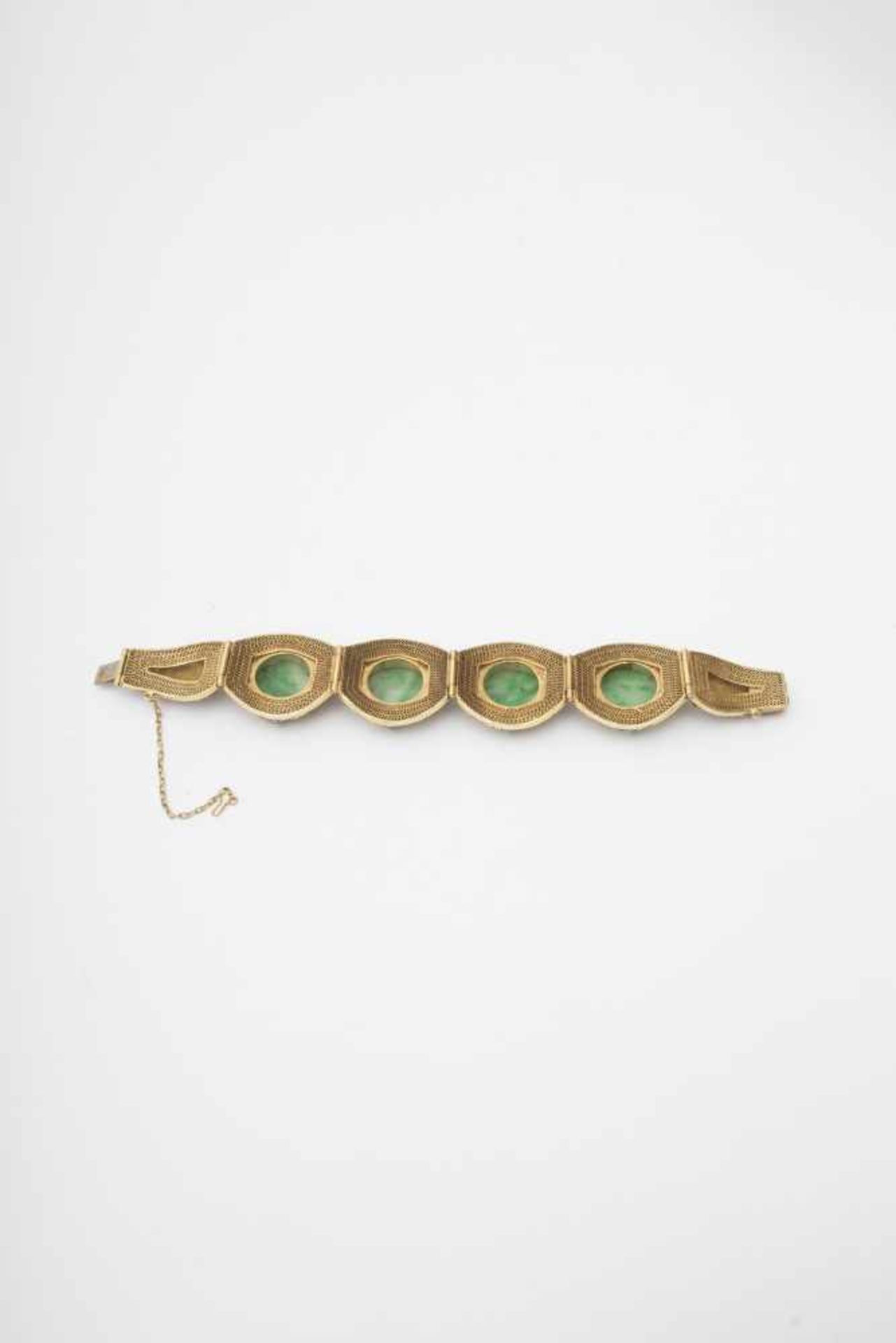 Bracelet set with jade - China, 20th century Articulated, comprised of 3 gilded silver filigree - Bild 3 aus 3