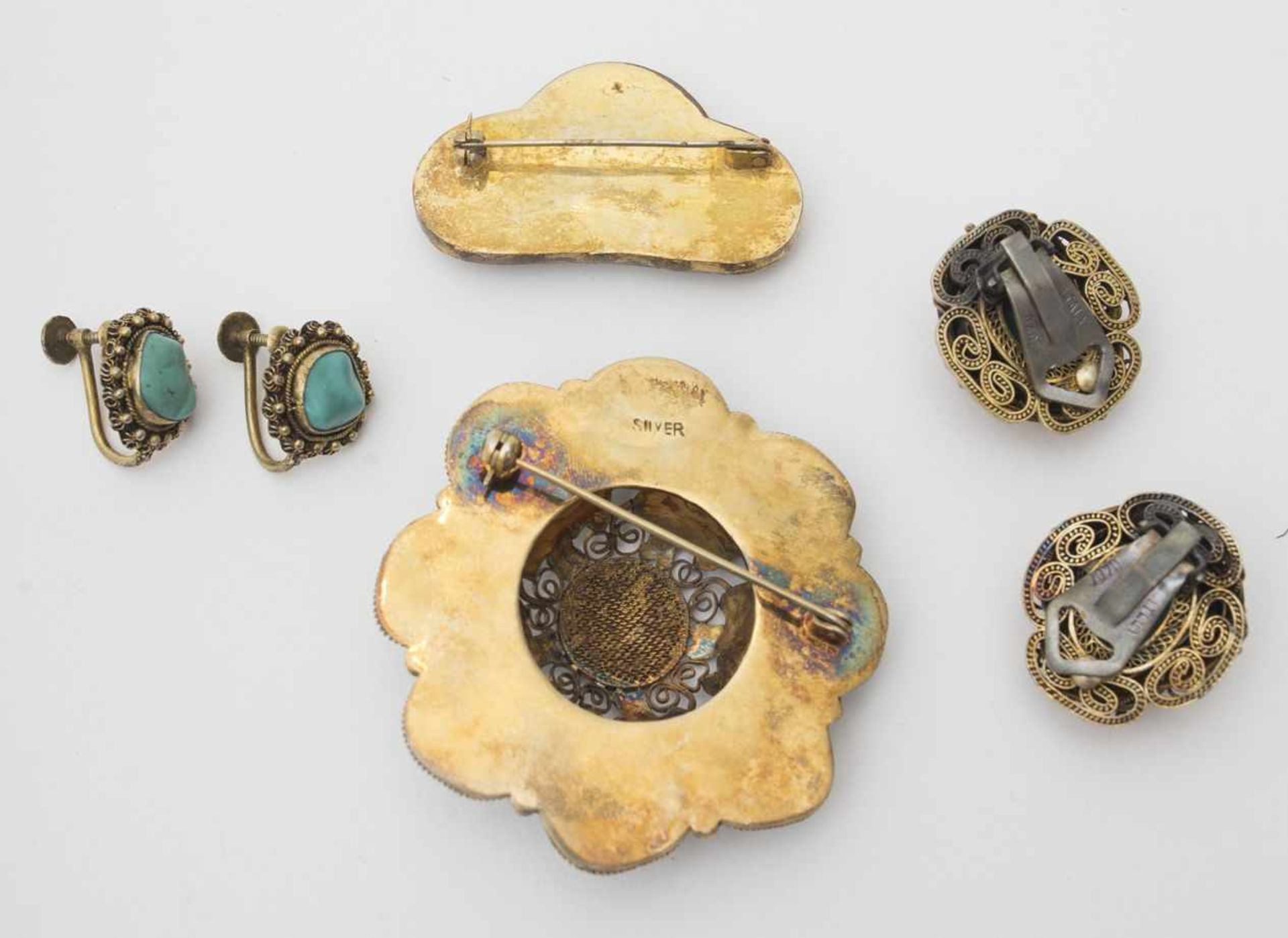 Set of coral and turquoise jewelry - China, 20th century Composed of 2 brooches and 2 pairs of - Bild 2 aus 2