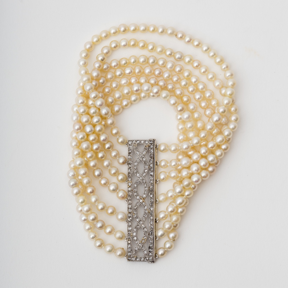 Belle-Epoque pearl bracelet Composed of 7 rows of white pearls, probably natural, with rectangular