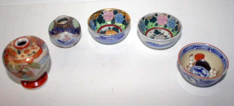 Collection Of 5 Pieces Of Miniature Japanese Porcelain To Include A Fukagawa Pottery Fish Vase, 3