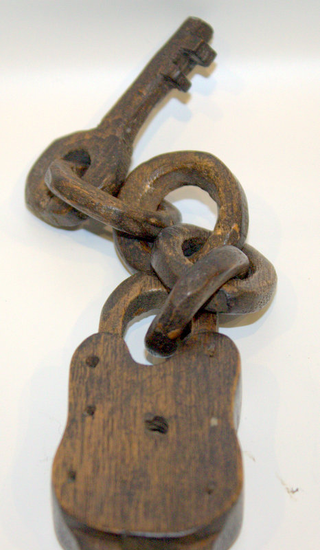 Welsh Love Spoon Token, Of Typical Form, Length Including Chain 15 Inches - Image 5 of 5