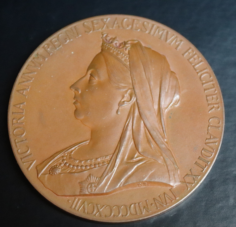 Large Queen Victoria diamond Jubilee Bronze Medallion 1897 - Image 2 of 2