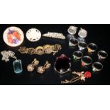 Small Mixed Costume Jewellery Lot Comprising Enamel Screw Back Earrings