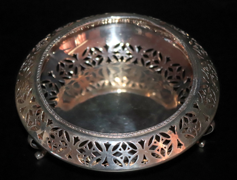 Pierced Silver Bowl, Of Unusual Form, Raised On 3 Scrolled Fee - Image 2 of 4