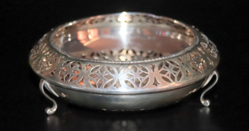 Pierced Silver Bowl, Of Unusual Form, Raised On 3 Scrolled Fee