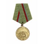 SOVIET WWII MEDAL FOR THE DEFENCE OF KIEV The Medal for the Defense of Kiev was a World War II