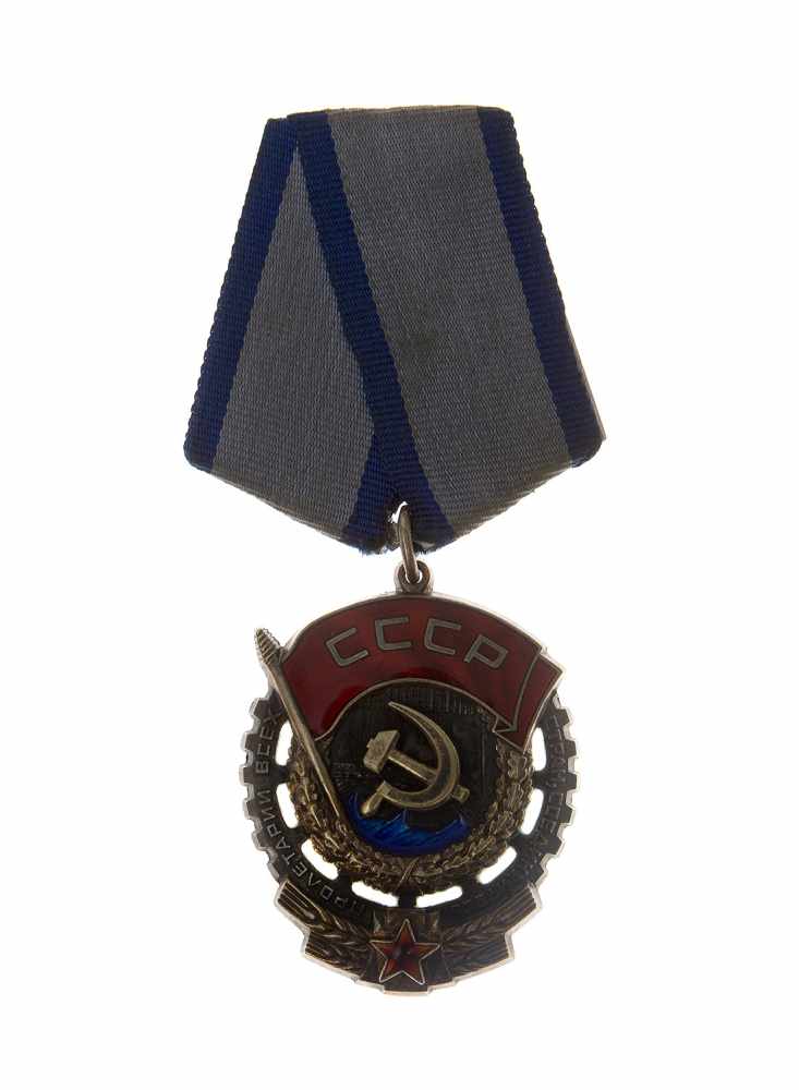 TWO SOVIET ORDERS OF LABOR GLORY, 3RD CLASS AND THE RED BANNER OF LABOR 1) Order of Labor Glory, 3rd - Image 3 of 4