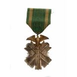 JAPANESE WWII ORDER OF GOLDEN KITE 7TH CLASS Original era manufacture. Silver medal with a gilded