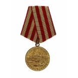 SOVIET WWII MEDAL THE DEFENSE OF MOSCOW The Medal For the Defense of Moscow was established on May