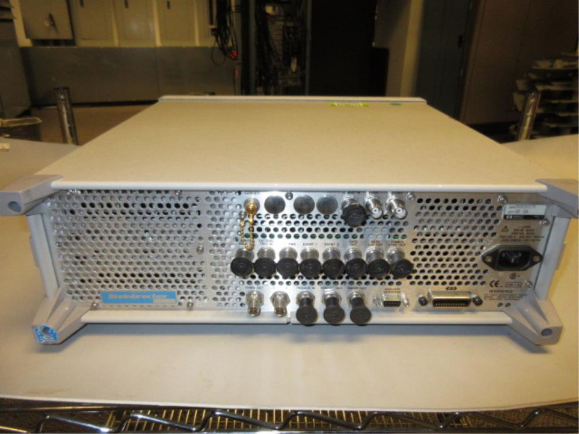 Hewlett Packard ESG-D3000A Digital Signal Generator. Digital Signal Generator, 250 kHz - 3000 MHz, - Image 3 of 3