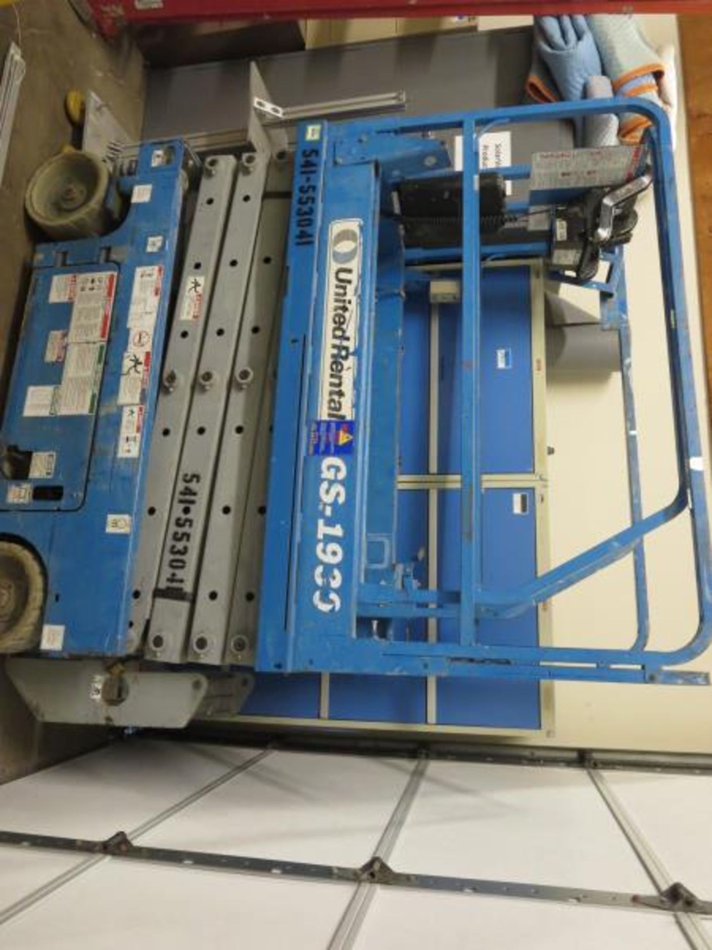 Genie GS-1930 Scissor Lift, 500 lb. capacity, Platform Max. Height 15ft. Max working height 21ft. - Image 2 of 10
